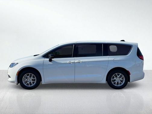 2025 Chrysler Voyager LX