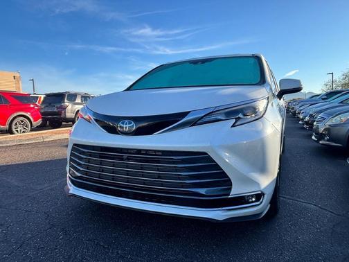 2021 Toyota Sienna Platinum 7 Passenger
