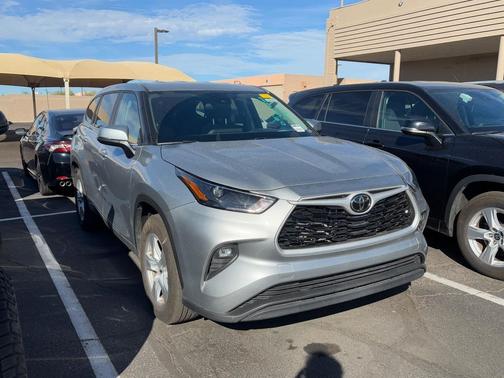 2025 Toyota Highlander LE