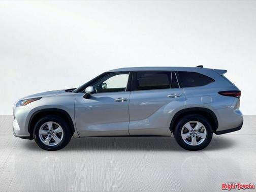 Celestial Silver Metallic 2025 Toyota Highlander LE