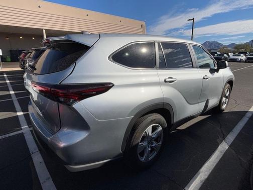 2025 Toyota Highlander LE