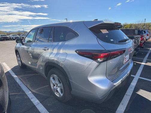 2025 Toyota Highlander LE