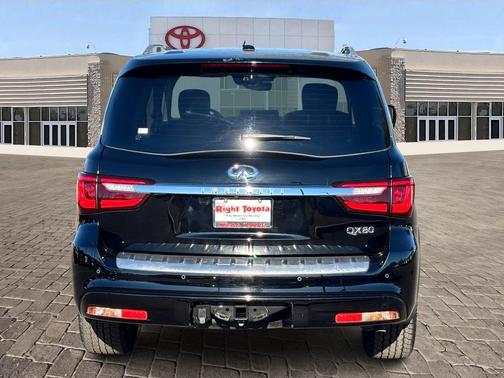 2022 INFINITI QX80 Luxe