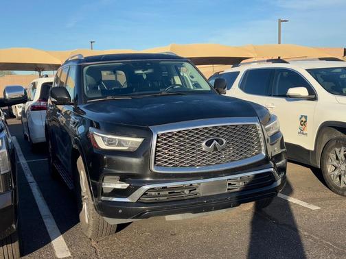 2022 INFINITI QX80 Luxe