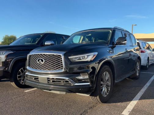 2022 INFINITI QX80 Luxe