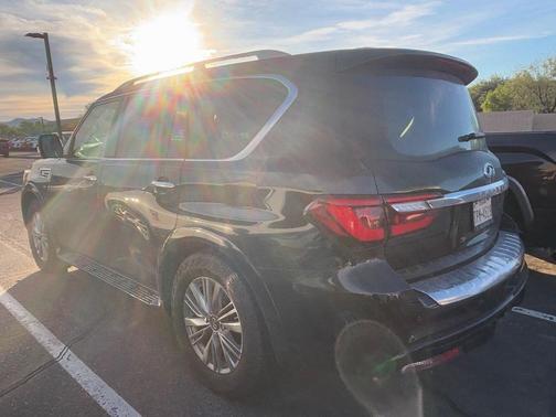 2022 INFINITI QX80 Luxe
