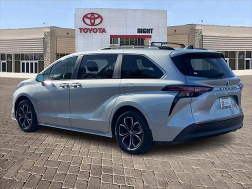 2022 Toyota Sienna XLE 7 Passenger
