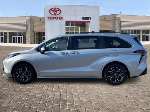 2022 Toyota Sienna XLE 7 Passenger