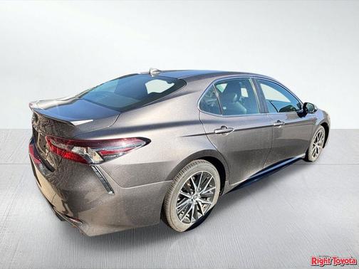 Predawn Gray Mica 2024 Toyota Camry SE