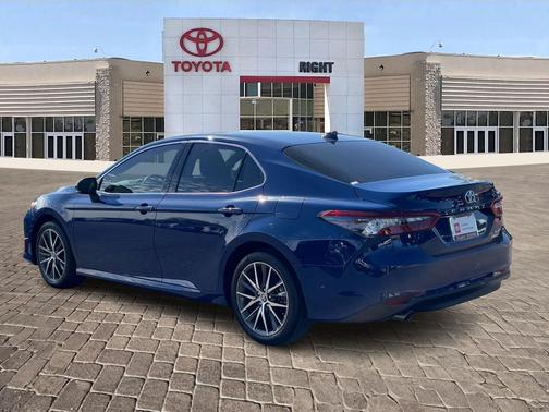 2023 Toyota Camry Hybrid XLE