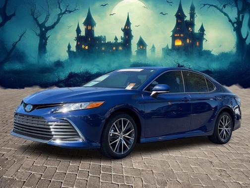 2023 Toyota Camry Hybrid XLE