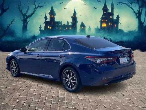 2023 Toyota Camry Hybrid XLE