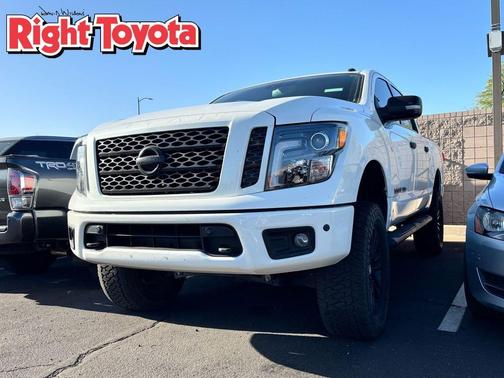 Pearl White 2019 Nissan Titan SV