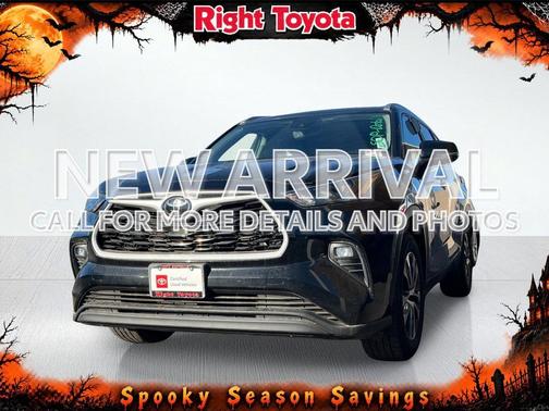 Midnight Black Metallic 2023 Toyota Highlander XLE