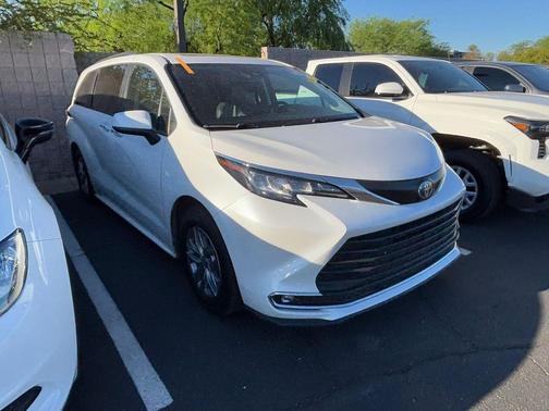 2023 Toyota Sienna XLE
