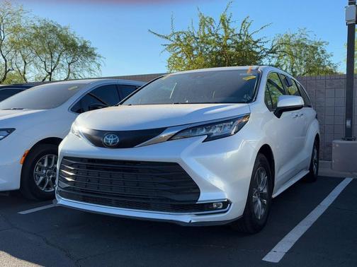 2023 Toyota Sienna XLE
