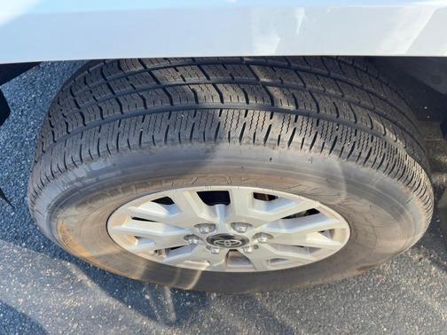 2024 Toyota Tacoma SR