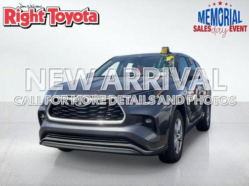 Magnetic Gray Metallic 2025 Toyota Highlander LE