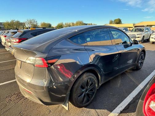 2024 Tesla Model Y Long Range Dual Motor All-Wheel Drive