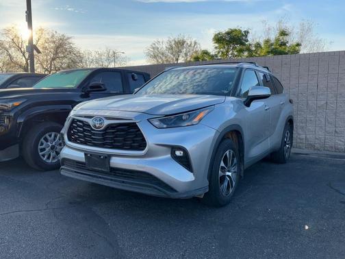 2023 Toyota Highlander XLE