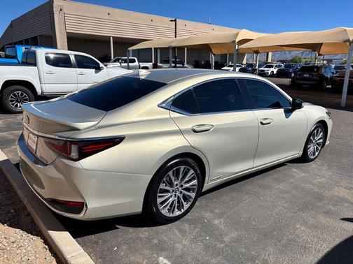 2021 Lexus ES 300h Base