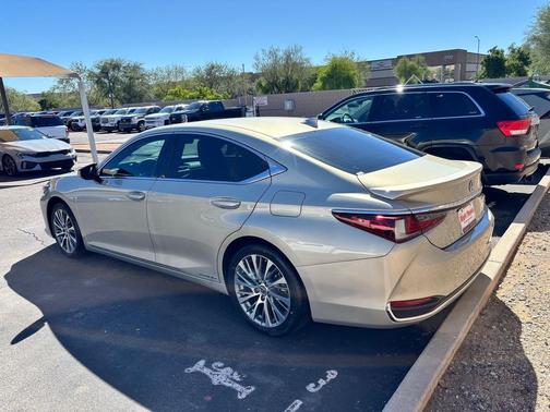 2021 Lexus ES 300h Base