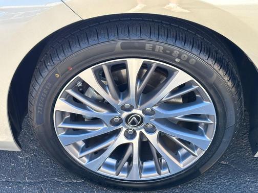 2021 Lexus ES 300h Base