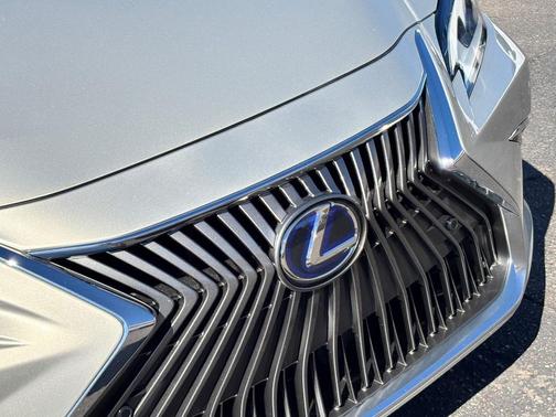 2021 Lexus ES 300h Base
