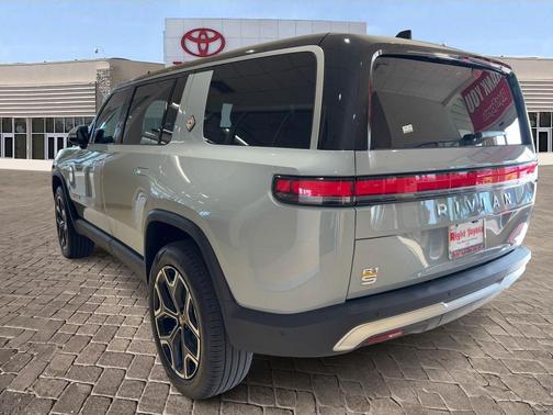 2023 Rivian R1S Launch Edition