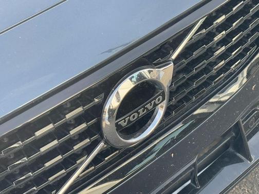 2022 Volvo S60 T5 Momentum