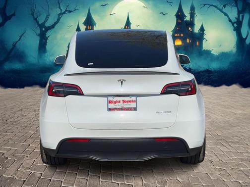 2022 Tesla Model Y Performance Dual Motor All-Wheel Drive