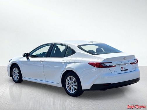 Ice Cap 2025 Toyota Camry LE