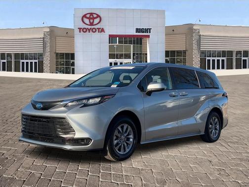 2025 Toyota Sienna LE