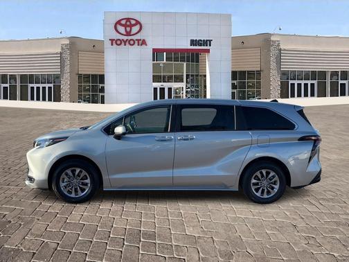 2025 Toyota Sienna LE