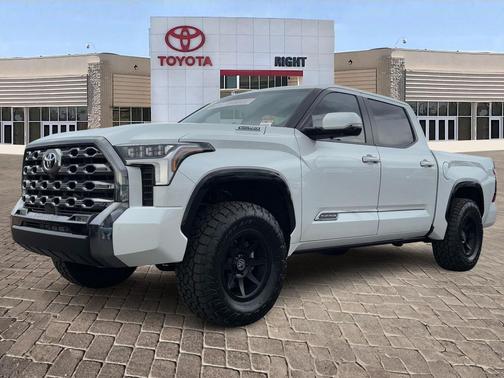2025 Toyota Tundra Hybrid Platinum