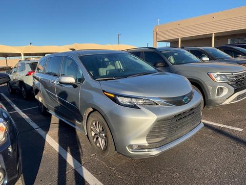 2021 Toyota Sienna XLE 8 Passenger
