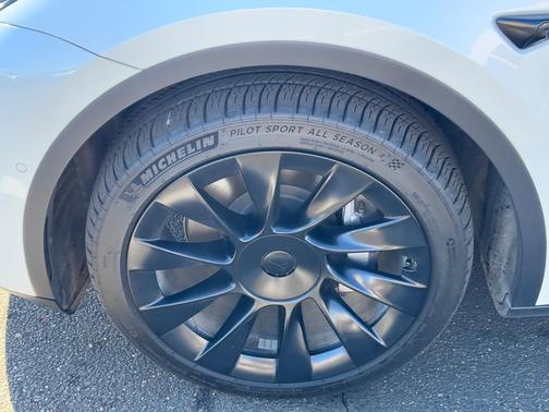 2021 Tesla Model Y Standard Range Rear-Wheel Drive