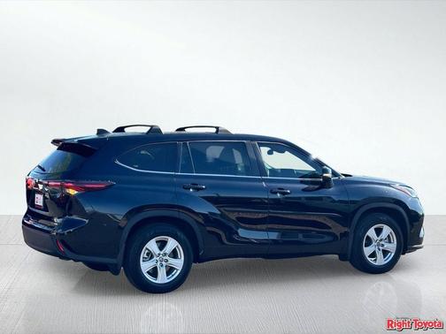 Midnight Black Metallic 2024 Toyota Highlander LE