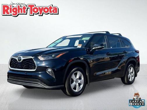 Midnight Black Metallic 2024 Toyota Highlander LE