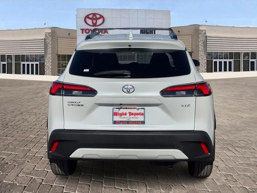 2024 Toyota Corolla Cross XLE