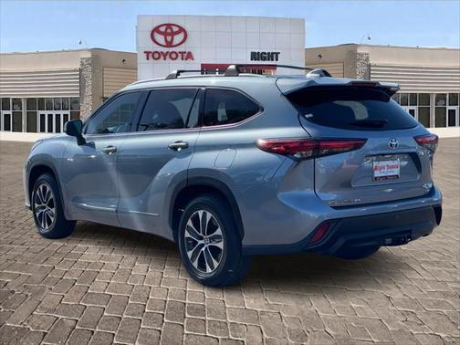 2022 Toyota Highlander Hybrid XLE