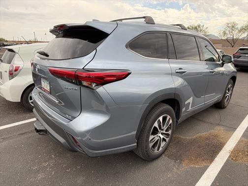 2022 Toyota Highlander Hybrid XLE