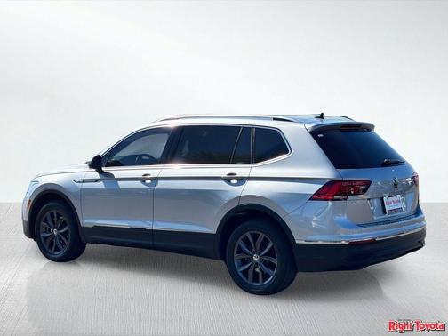 Silver Metallic 2023 Volkswagen Tiguan 2.0T SE