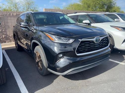 2022 Toyota Highlander Hybrid XLE