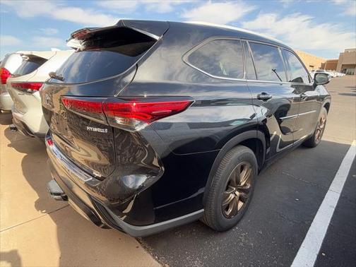 2022 Toyota Highlander Hybrid XLE