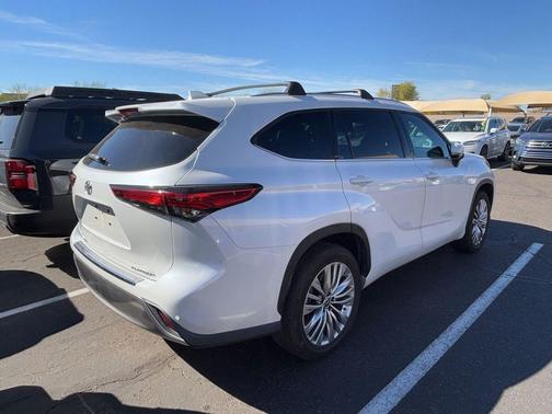 2023 Toyota Highlander Platinum