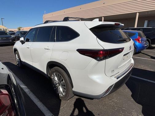 2023 Toyota Highlander Platinum