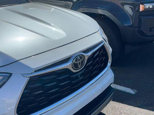 2023 Toyota Highlander Platinum