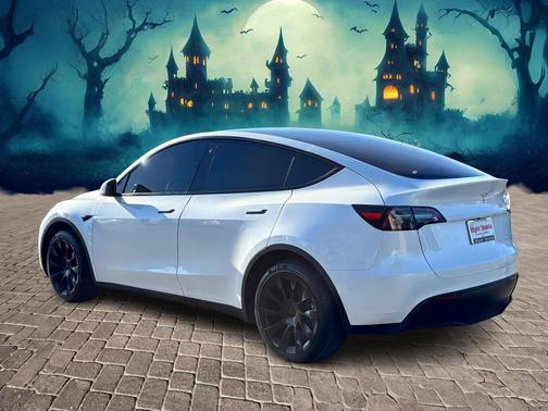 2022 Tesla Model Y Long Range Dual Motor All-Wheel Drive