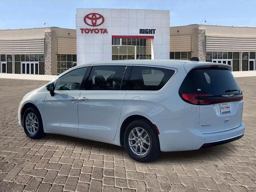 2024 Chrysler Pacifica Touring